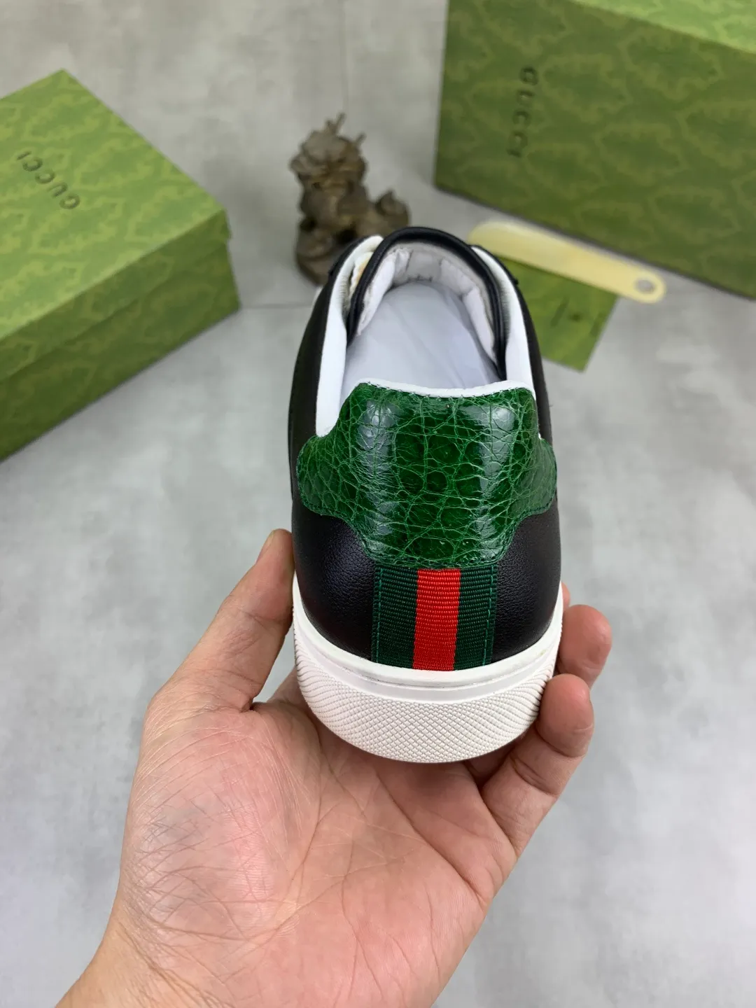 Men's shoes P400 💰[New style] 🆘 The latest model from Gucci's official website🎁Classic casual and fashionable men's shoes👟Hot style💥The style is simple and elegant, exclusive for trendy men. Unique official website latest brand elements👑Gucci original decoration, fashionable and generous, the fabric is made of original soft calfskin➕Comfortable soft sheepskin lining ✅The official website specifies wear-resistant rubber outsole_full of elasticity, classic model taken in real life🎬Color: 2️⃣colors available😍Number: 38-44